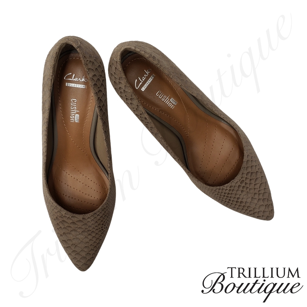 Clark's Women's Kitten Heels Sage Suede Leather Upper 6.5M EUC